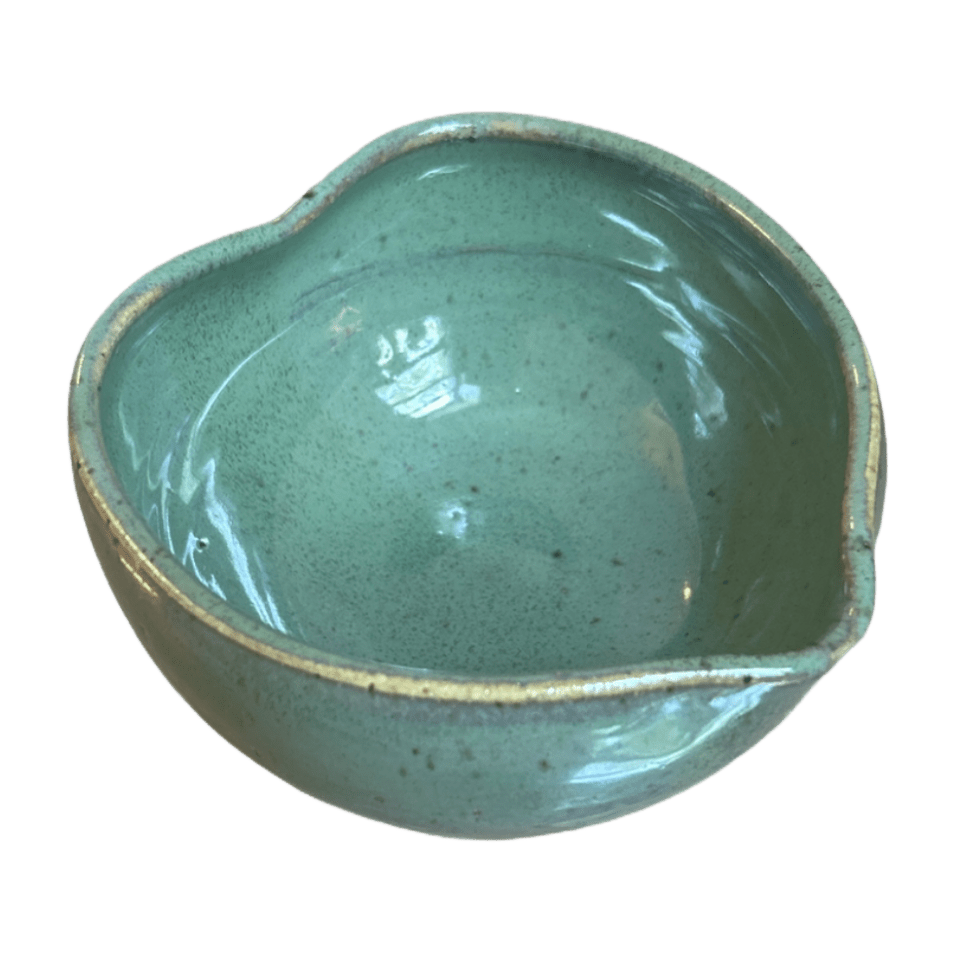 Handcrafted Heart-Shaped Matcha Bowl - The Closet